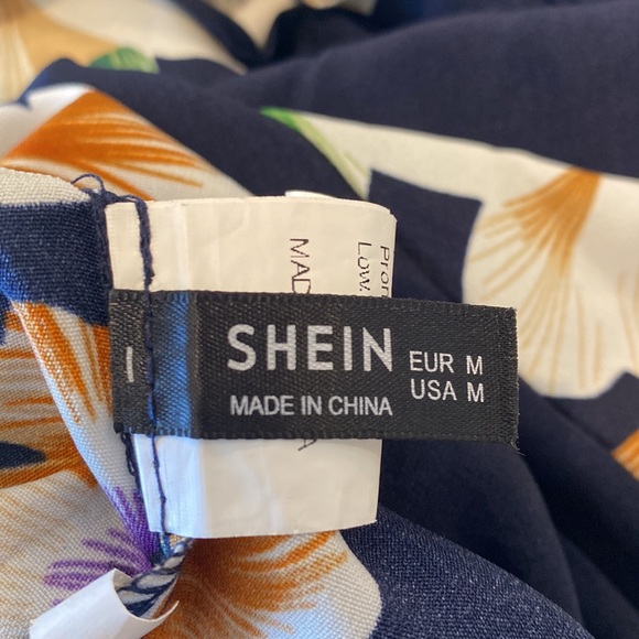 Floral romper. Shein. Size M. - Picture 4 of 4